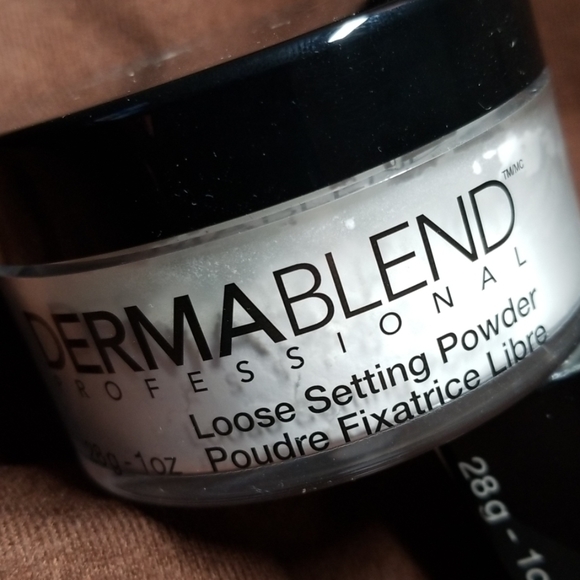 Dermablend Setting Powder - Picture 2 of 5